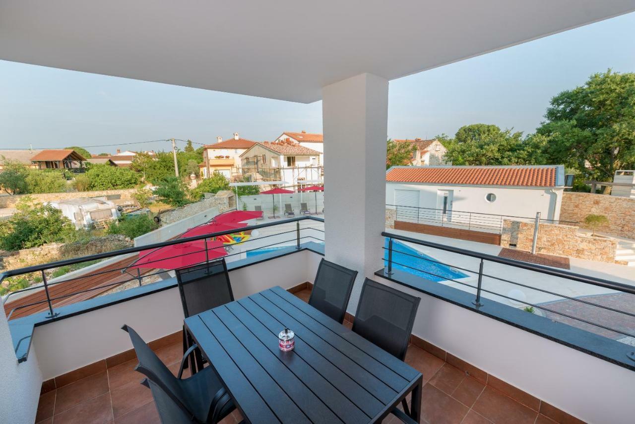Villa Anja 2Nd Floor Peroj Εξωτερικό φωτογραφία